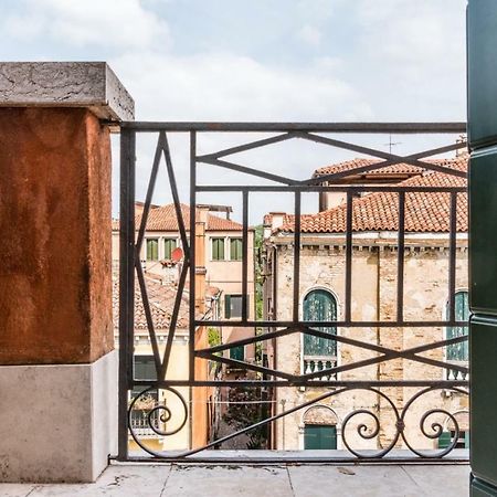 Carmini Canal View And Balcony With Lift Velence Kültér fotó
