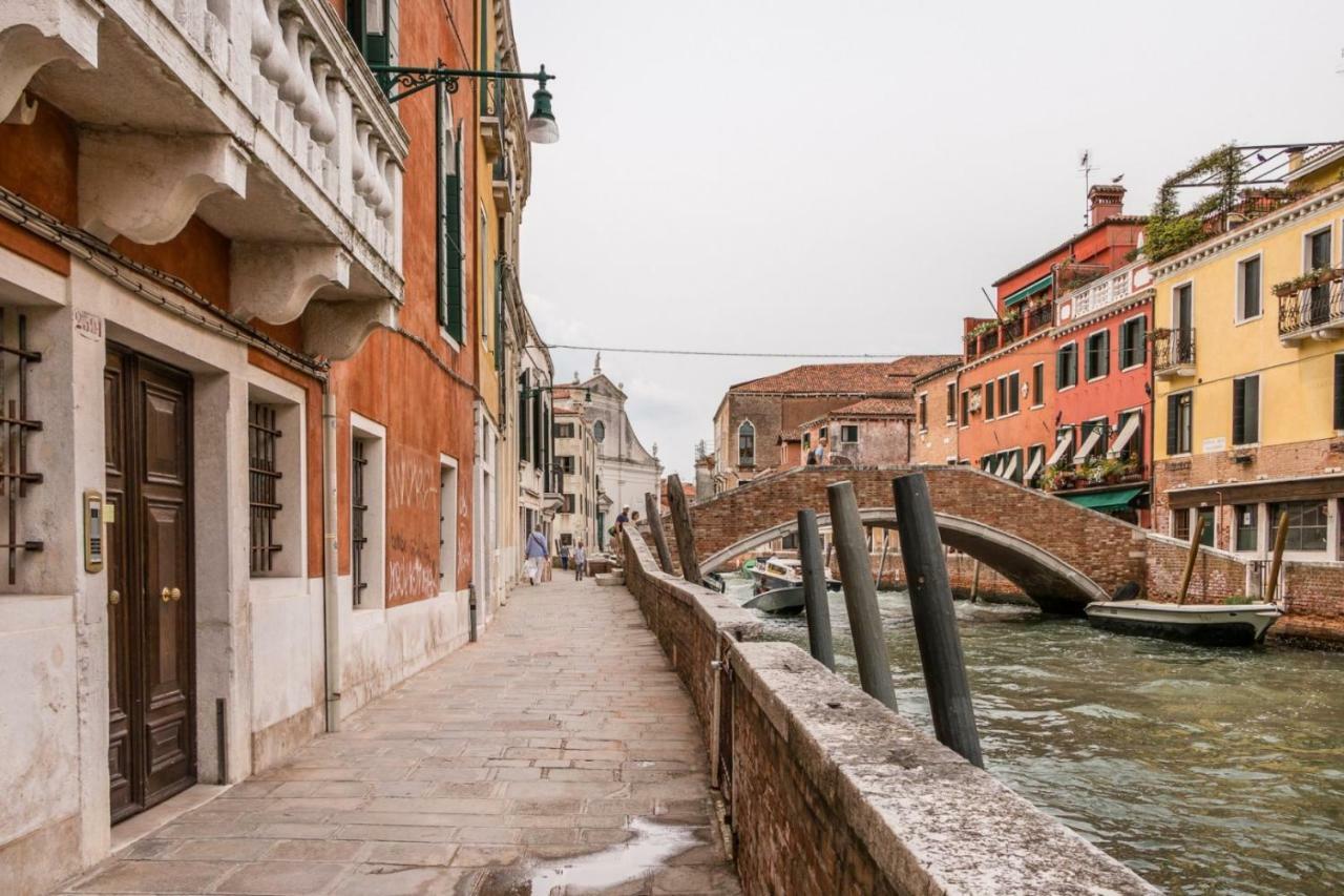Carmini Canal View And Balcony With Lift Velence Kültér fotó